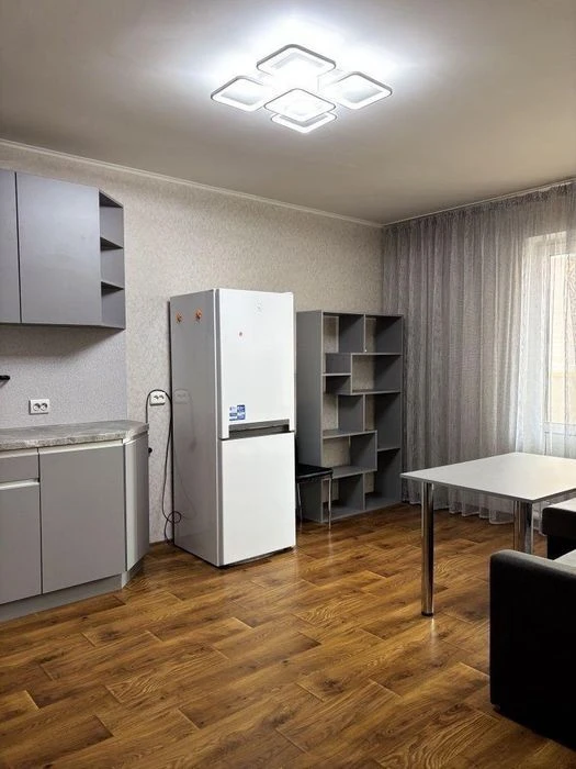 Здається в оренду 1-кімнатна квартира, пр. Глушкова, 9-Є