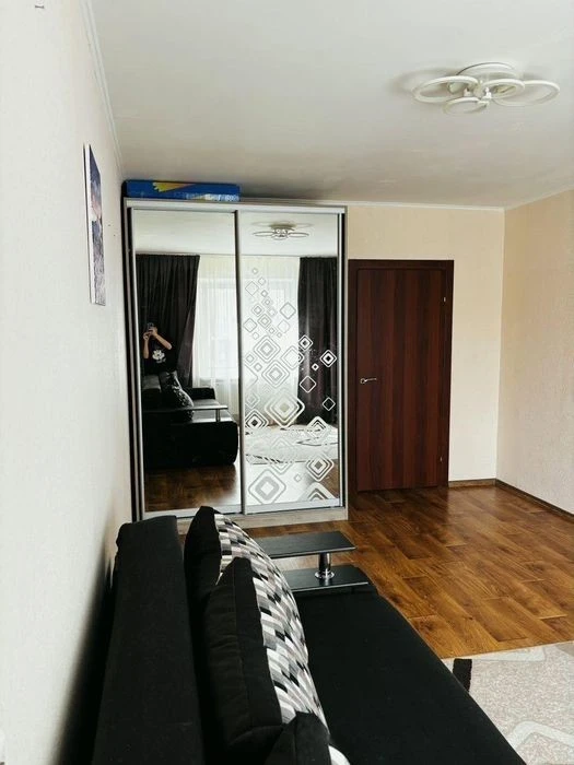Здається в оренду 1-кімнатна квартира, пр. Глушкова, 9-Є