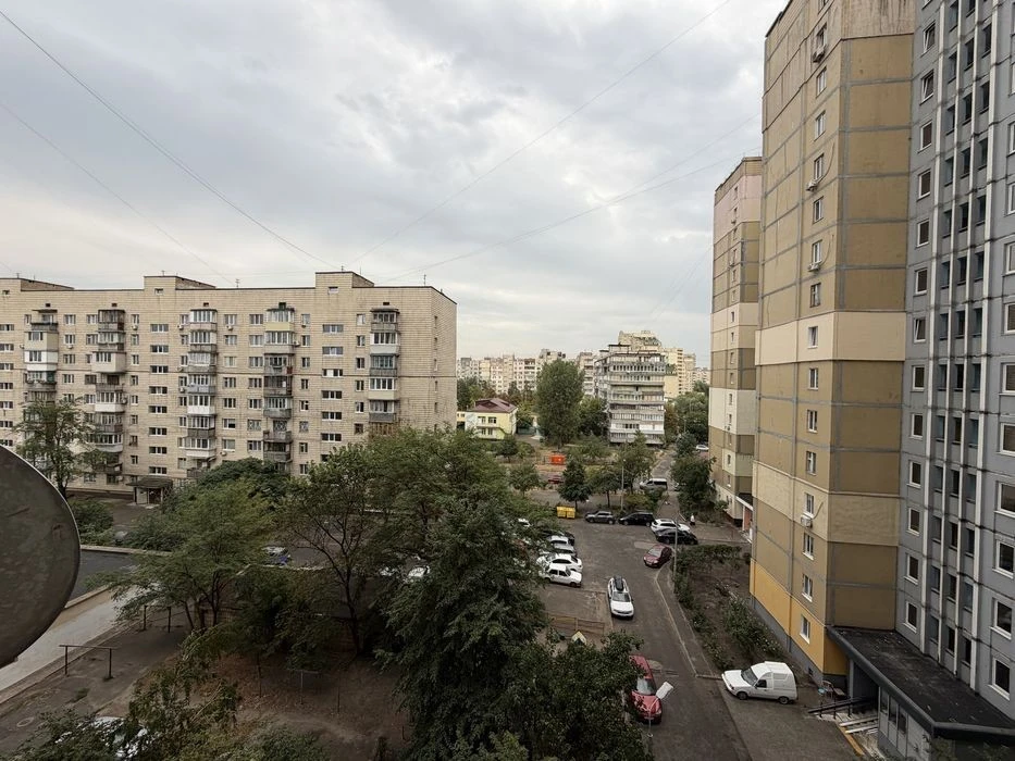 Оренда 2 кімн 55м2, Дарницький вокзал, вул Ялтинська