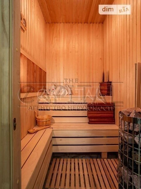 Продаж 3к квартири 186 кв. м на вул. Ованеса Туманяна 15А •