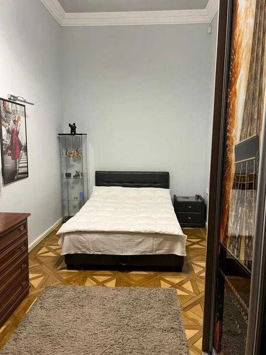 Продаж квартири в центрі на вул. Дорошенка