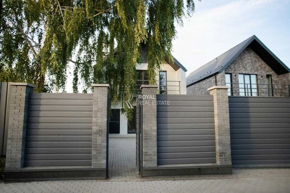 Продаж Будинок Київ 4 кімнати 165 м² 4,5 сотки 2 км до метро