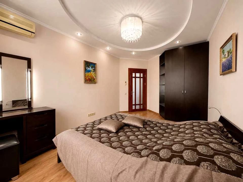 Apartment. Kyiv, Dmytrivska Street.