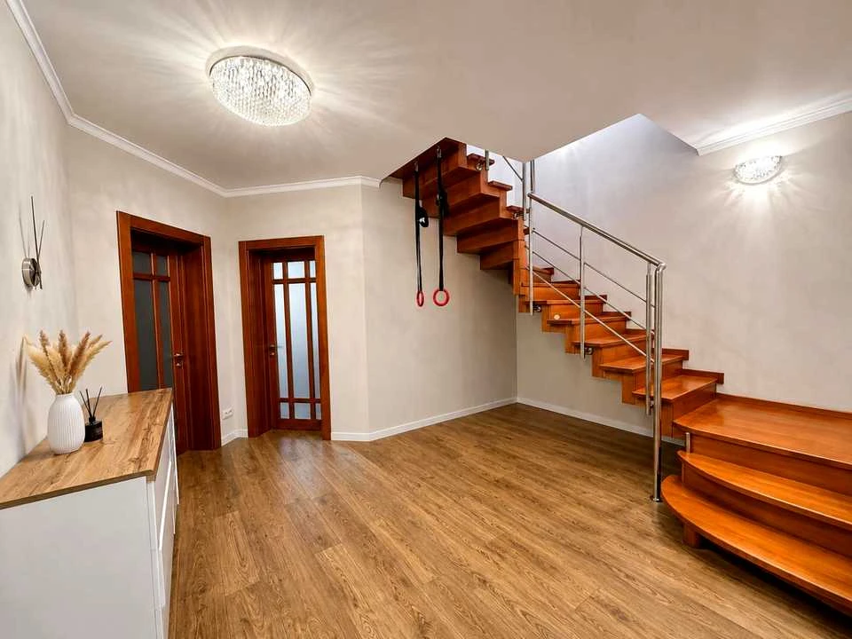 Apartment. Kyiv, Dmytrivska Street.
