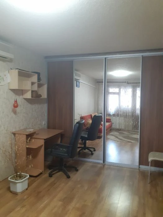 Продам власну 2-кімнатну квартиру на Перемозі-4, проспект Ге