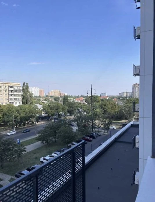 1-кімнатна квартира в новому зданому ЖК "Скай Сіті" на вул В
