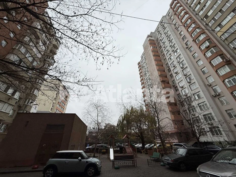 2-кімн. квартира о 5 хв. їзди до центру міста на вул.Дюковсь