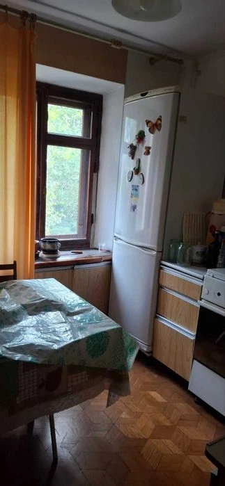 Продам 2-х комн. квартиру на Черняховского, рядом море.