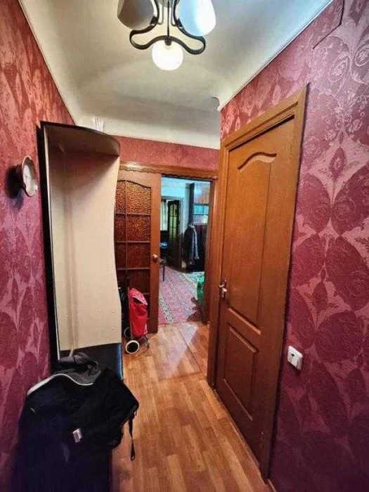 Продается 2 комн. кв. м.Дворец Спорта