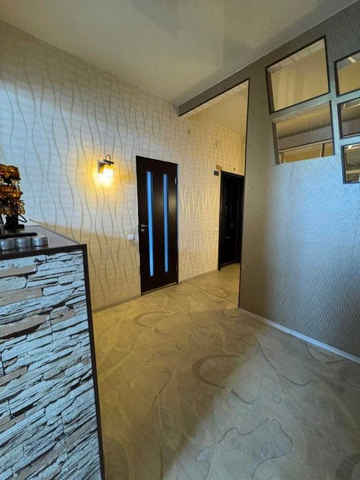 Продам 2-х комнатную квартиру в центре города