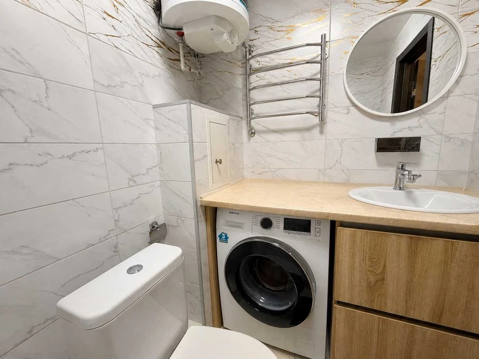 Продам 2 ком. кв. с ремонтом и мебелью перекресток Тракторос