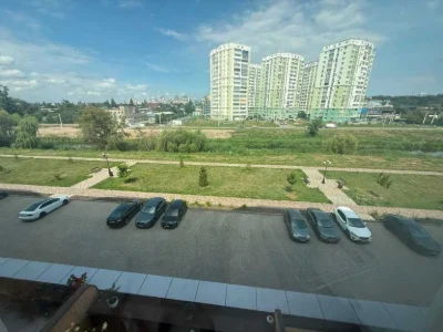 Продам квартиру з ремонтом  ЖК Лазурный