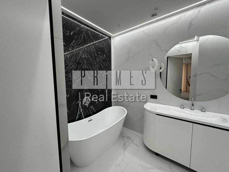 Продажа 3к квартиры 100 м², ЖК Бульвар Фонтанов, ул. Иоанна
