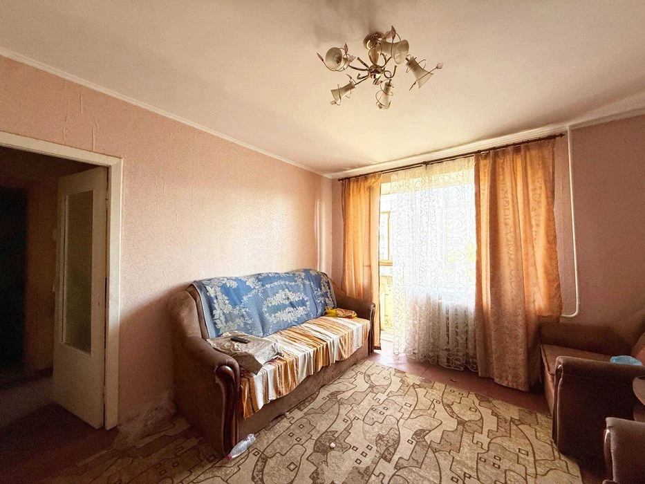 Продаж квартири в цегляному будинку біля ТЦ Мост