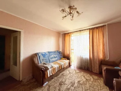 Продаж квартири в цегляному будинку біля ТЦ Мост