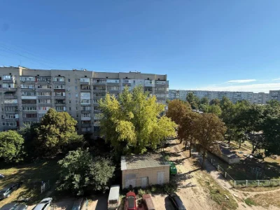 Продаж квартири в цегляному будинку біля ТЦ Мост