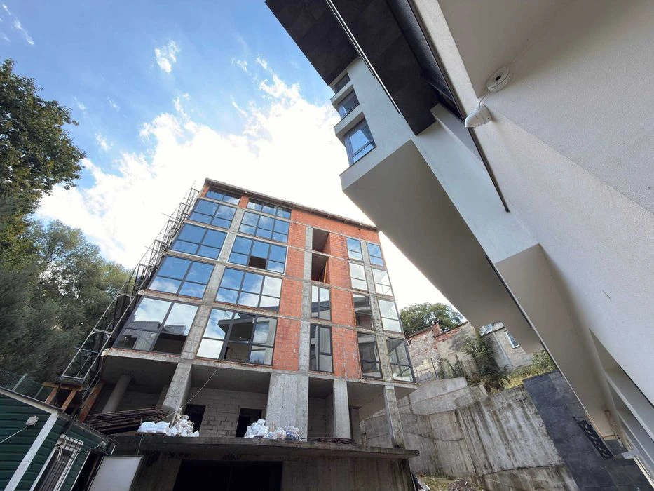 Продаж 2-кімнатної квартири  · вул. Ярославенка, 23А 110 м²