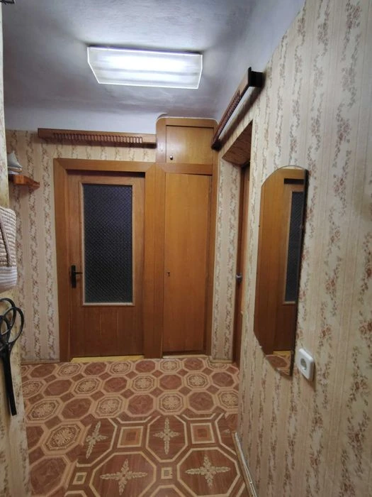3 кім. в цегляному будинку,2 поверх, поблизу центру