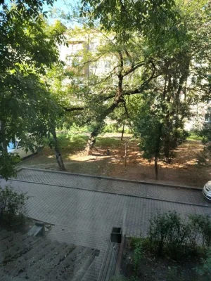 3 кім. в цегляному будинку,2 поверх, поблизу центру