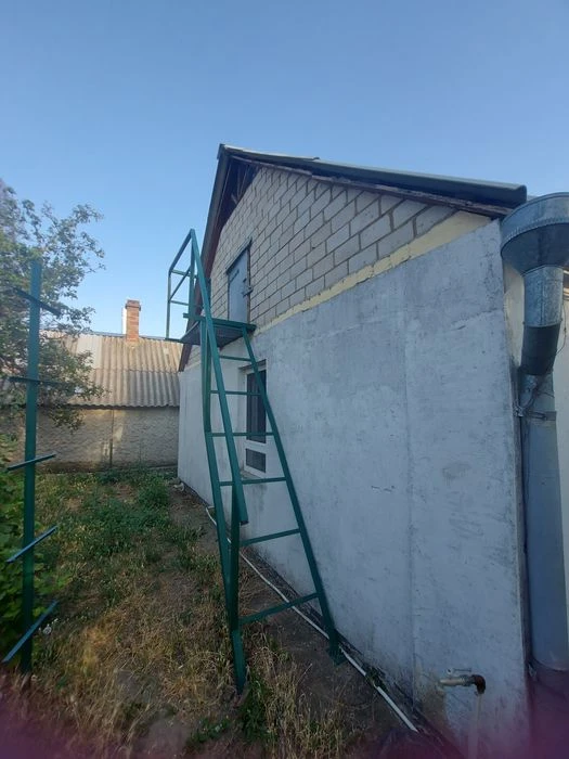 Продаєтся окремий будинок  за  Зупинкою Жукова