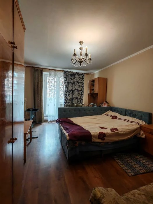 I am selling a spacious 3-room apartment with an improved layout.