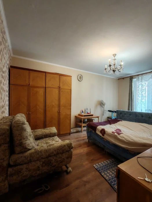 I am selling a spacious 3-room apartment with an improved layout.