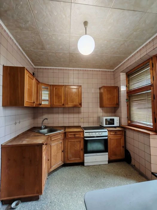 I am selling a spacious 3-room apartment with an improved layout.