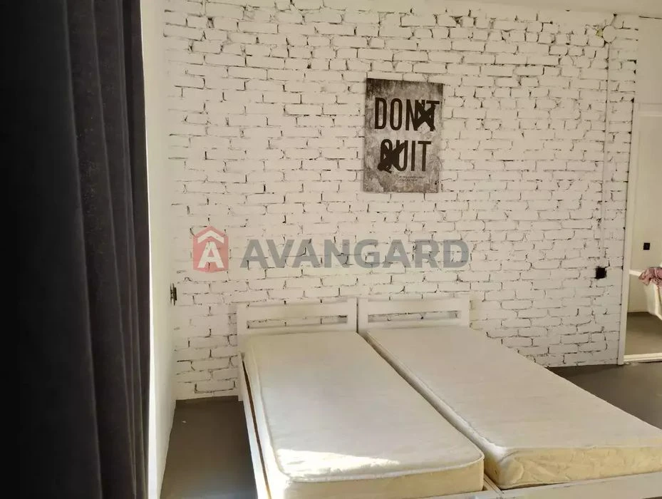 Продам теплий будинок 205м2 з газом та електро, 10 сот. біля