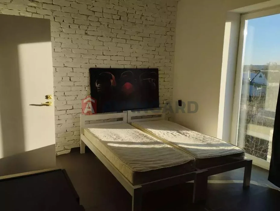Продам теплий будинок 205м2 з газом та електро, 10 сот. біля