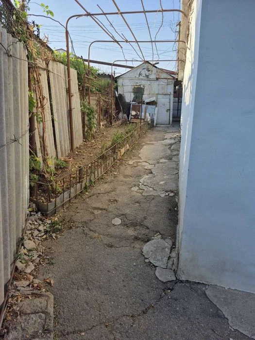 Продається будинок неподалек моря