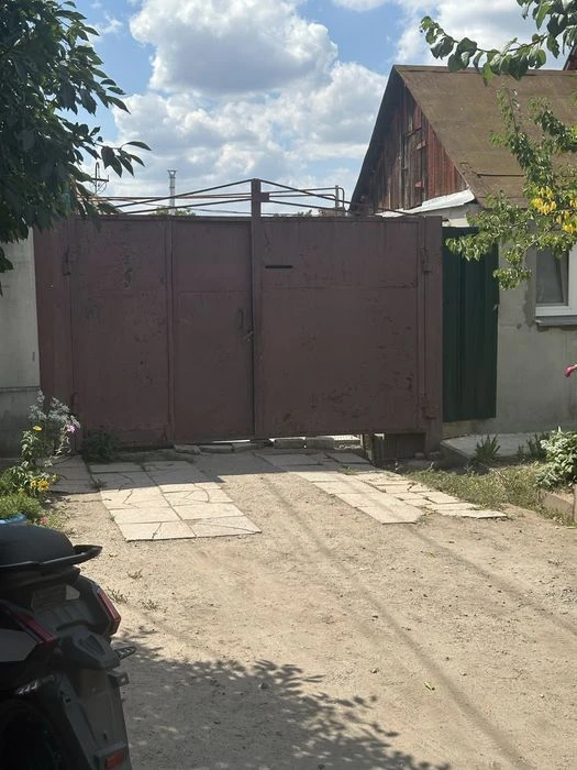 На продажі частина будинку на Кущівці