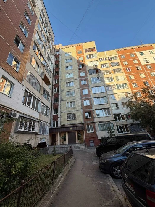 Продаж 1-кімнатної квартири на вул.Полуботка