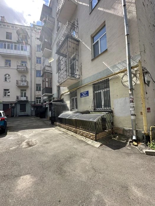 Продам квартиру (офіс) на Золотих Воротах