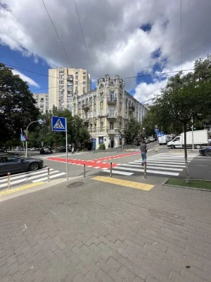Продам квартиру (офіс) на Золотих Воротах