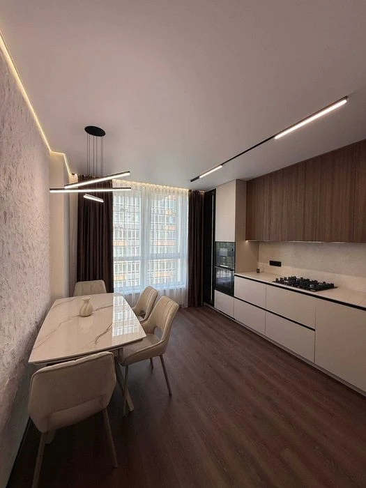 Нова 3 кімнатна квартира поруч міського озера