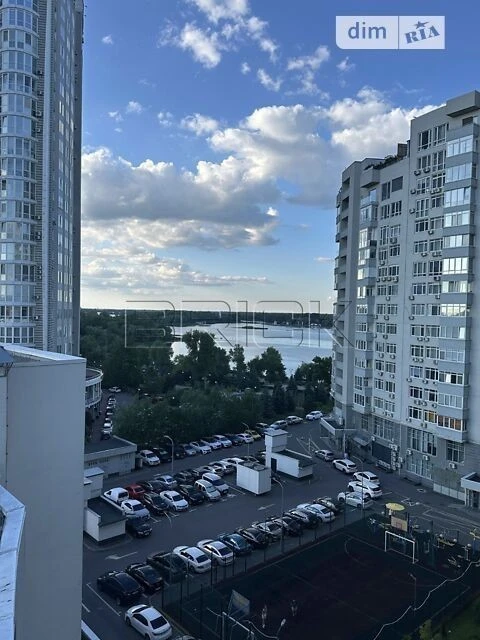 Sale of 1-room apartment 105.8 sq. m on Volodymyr Ivasyuk Ave.