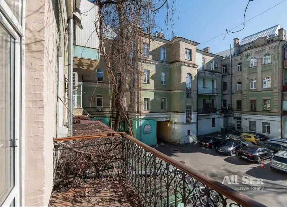 Продаж 3к квартири в Києві, Шевченківський р-н, Богдана Хмел