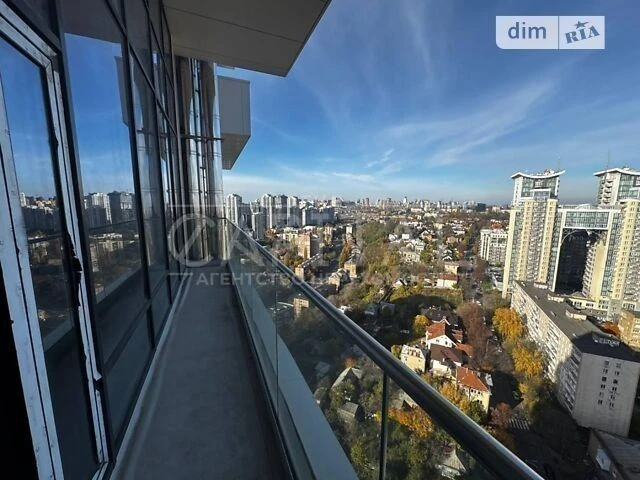 For sale 4-room apartment 200 sq. m. on Zvirynetska St. 70 • ID 347