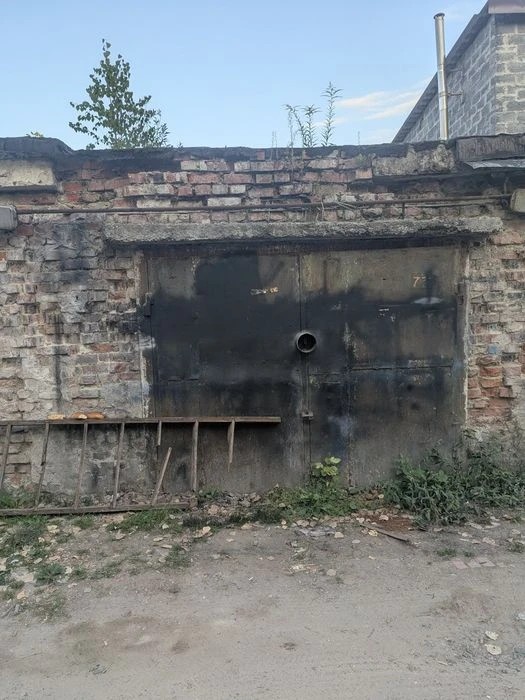 Продаж цегляного гаражу АГК 15, вул Максимовича, 11
