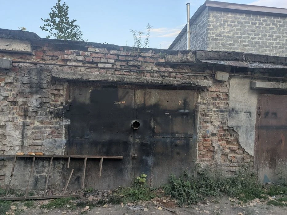Продаж цегляного гаражу АГК 15, вул Максимовича, 11