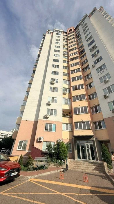 Продаж 3-кімнатної квартири в новобудові — вул. Смілянська,