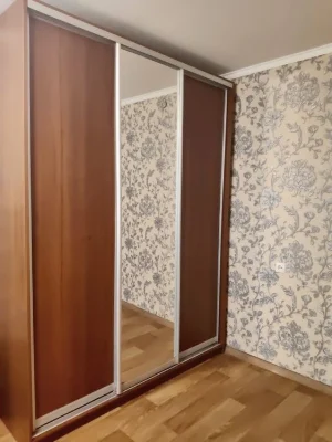 Продам. Однокімнатна.. Світло не вимикають.