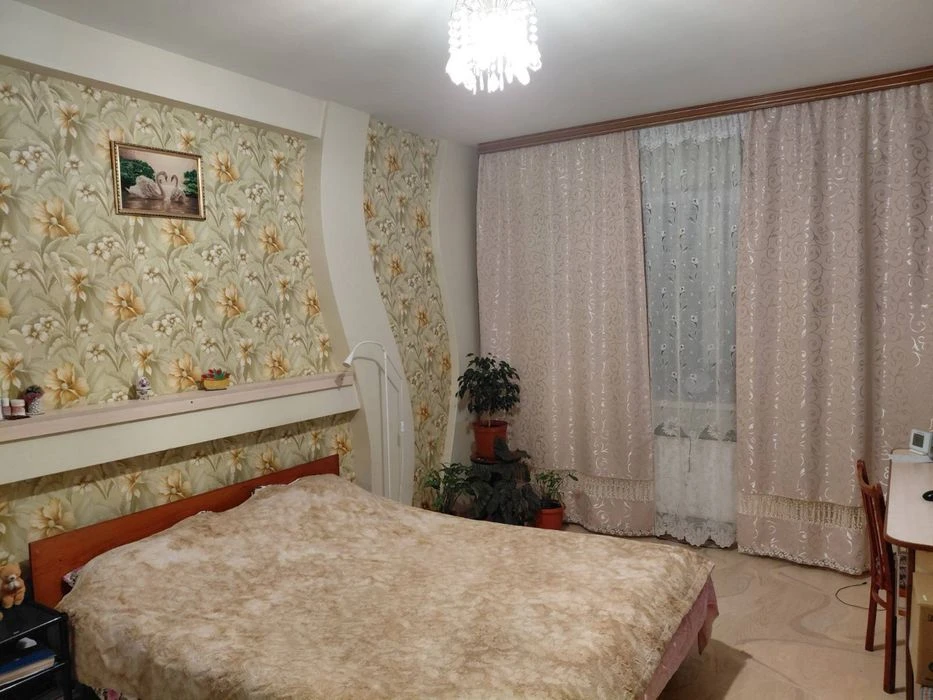 Продам два будинки на одній ділянці