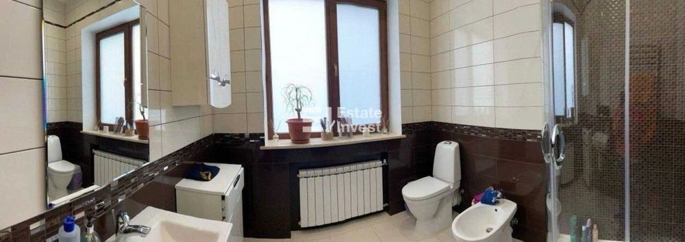 Продаж укомплектованого будинку з автономними комунікаціями