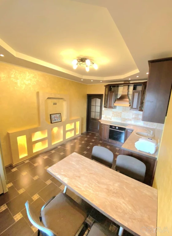 Оренда 3кім. 84м.кв.метро Васильківська, Максимовича 9А.