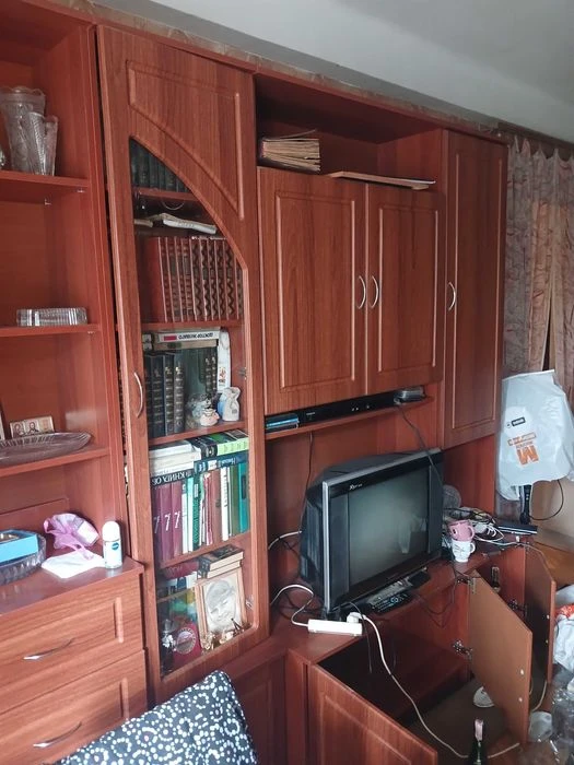 Продам квартиру м. "Дарниця"  8хв. пішки вул. Багалія 6.
