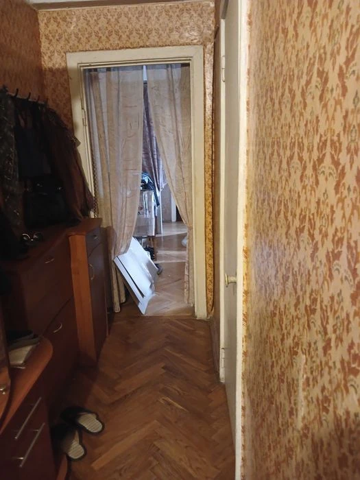 Продам квартиру м. "Дарниця"  8хв. пішки вул. Багалія 6.
