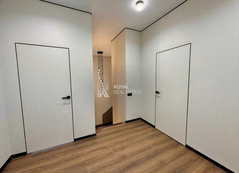 Продаж Дуплекс 180 кв. м., 5 соток, з сучасним ремонтом, 3 с