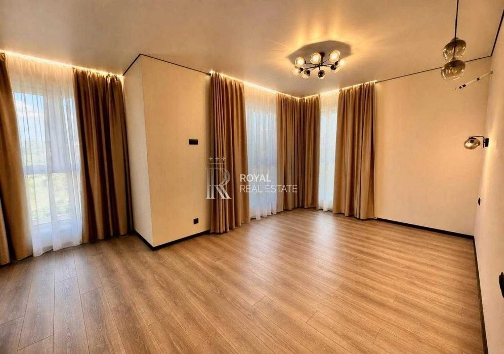 Продаж Дуплекс 180 кв. м., 5 соток, з сучасним ремонтом, 3 с