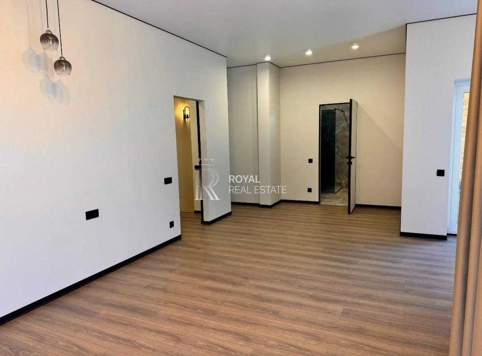 Продаж Дуплекс 180 кв. м., 5 соток, з сучасним ремонтом, 3 с